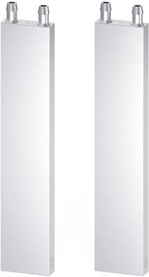 Un sistema di radiatore a raffreddamento idrico liquido con una testa ad assorbimento di calore argento