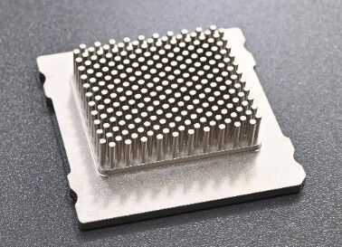 Dissipatore di calore alettato con perni quadrati forgiato a freddo da 70W